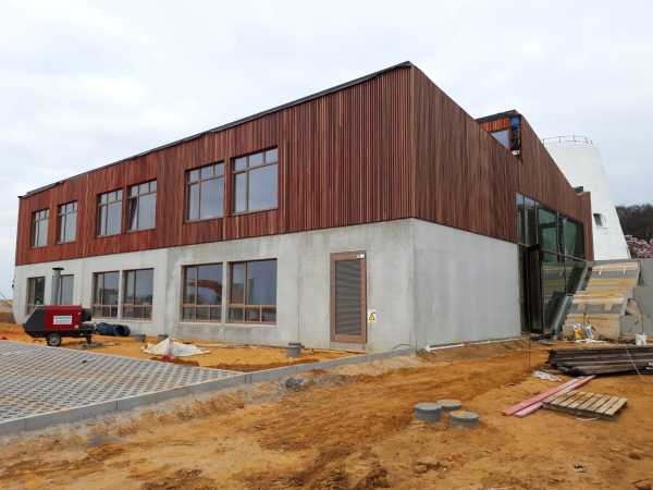 Gevel en houten schrijnwerk Sporthotel Ten Hotond