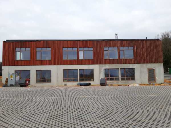 Afgewerkte houten gevel Sporthotel Ten Hotond