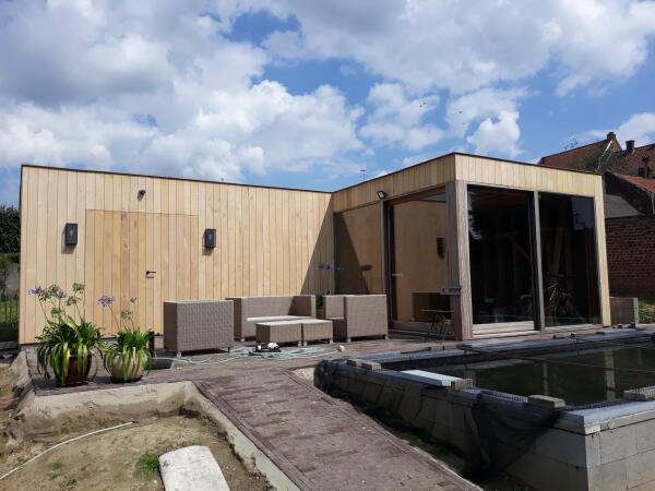 Houten bijgebouw in massief eiken