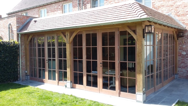 Bijgebouw met eiken houtconstructie