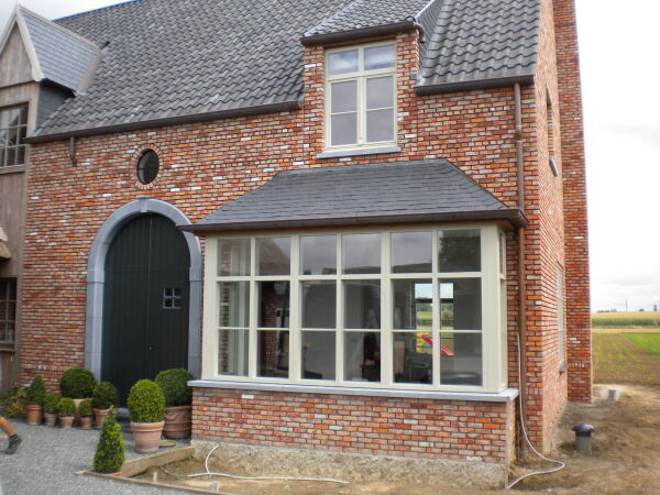 Boogdeur in hout met authentieke landelijke uitstraling